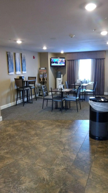 GrandStay Hotel & Suites Thief River Falls