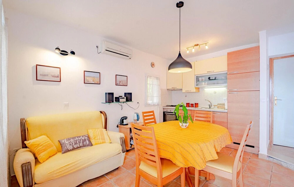 Holiday Home Prigradica 05