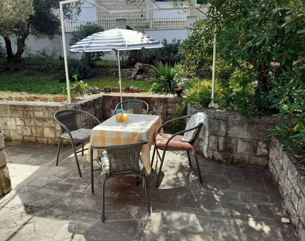 Olive - 150 m From sea - H