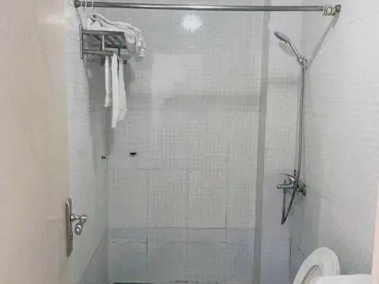 Yuhang Holiday Inn