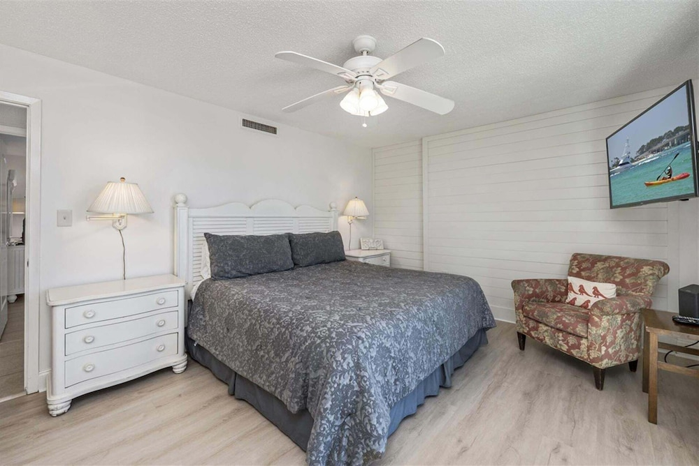 Shoreline Towers 2036 3 Bedroom Condo