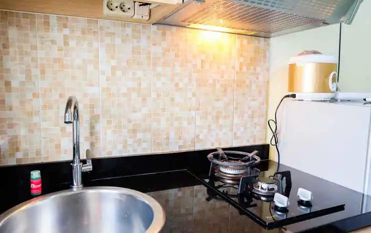 Compact and Cozy Studio Apartment Green Pramuka City By Travelio
