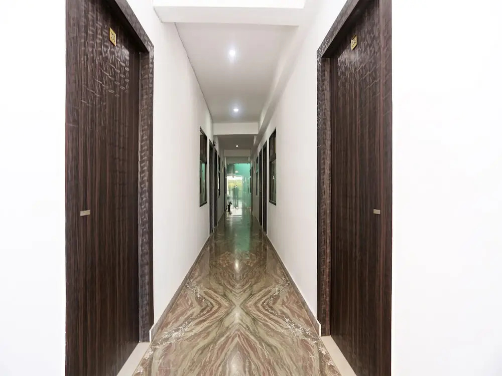 Hotel Taj Niwas by OYO Rooms