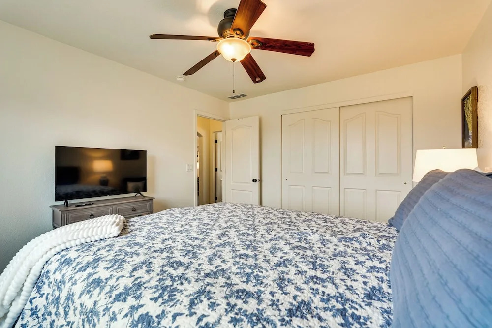 4 Mi to Lake Access: Home w/ Lake & Mtn Views!