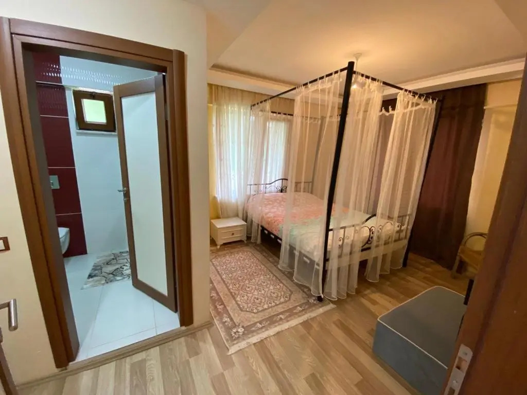 Sapancada Göl Manzarali Özel Havuzlu 3+1 Vi̇lla