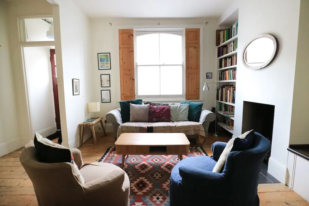 Charming 2 Bedroom House With Garden in East London