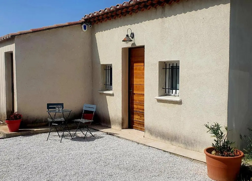 Coquet 2 pièces au calme avec piscine (2/4 pers)