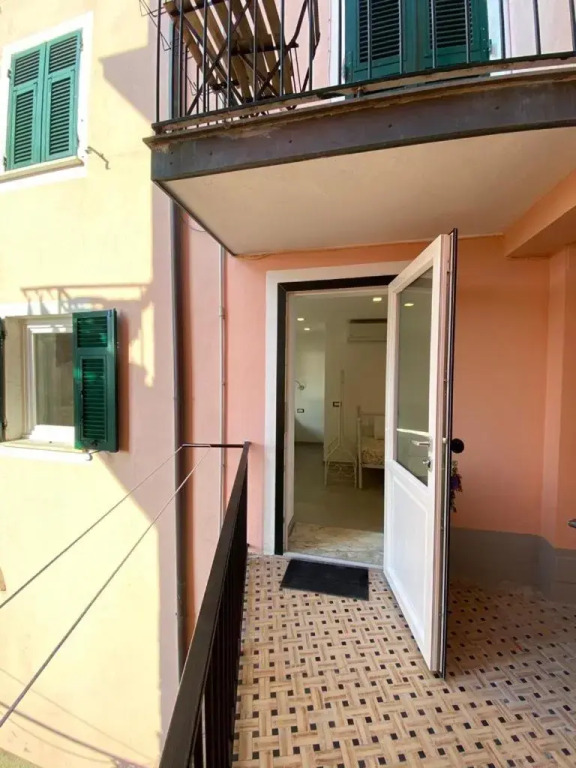 “White House “ in the center city (Manarola)5terre
