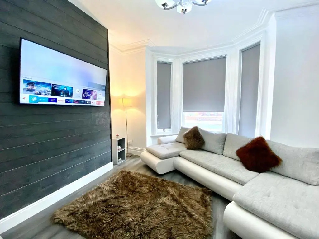Warley House 4 Bed -Blackpool North -Family House