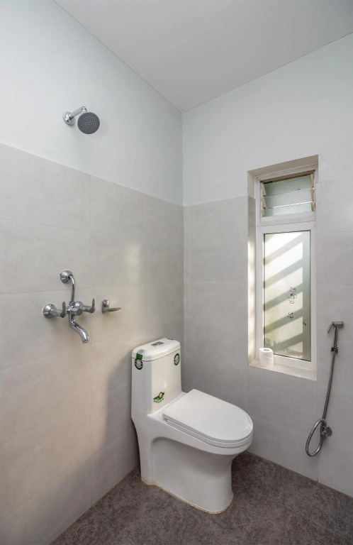 OYO 254 White House In