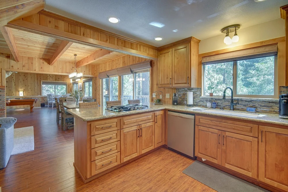 Serene Cabin Rental Near Lake Arrowhead Village!