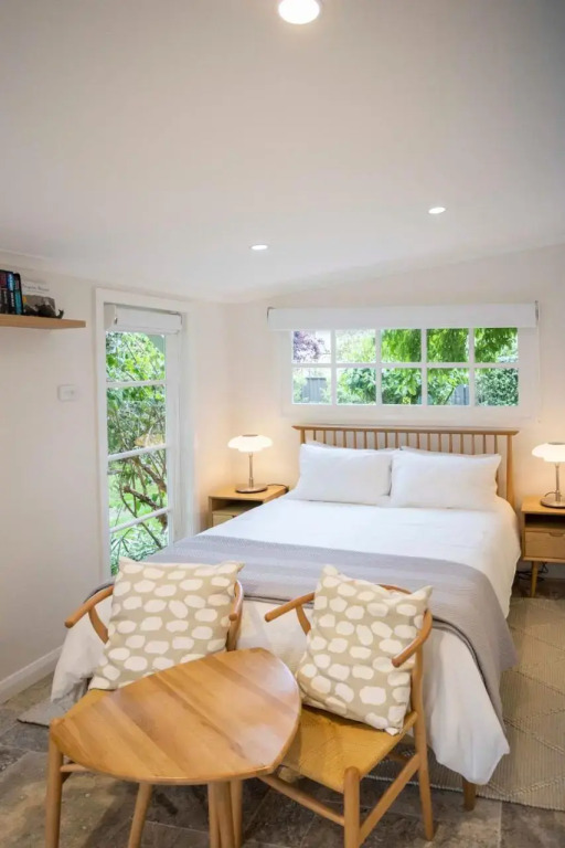 Silk Tree Studio - Steps to Cook Park - Central