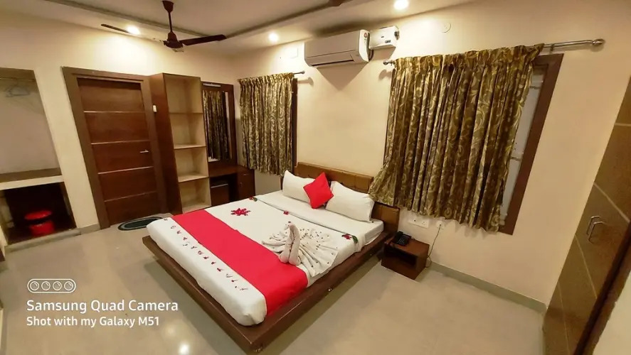 Oyo 40876 Sri Kamadhenu Residency