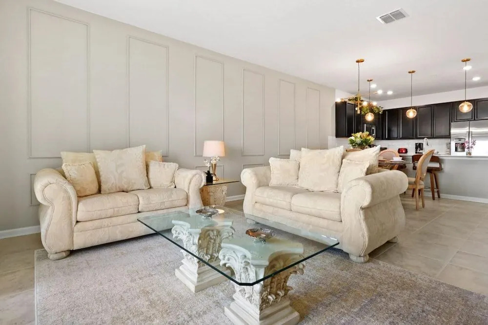 Luxury condo in resort-style area near Disney