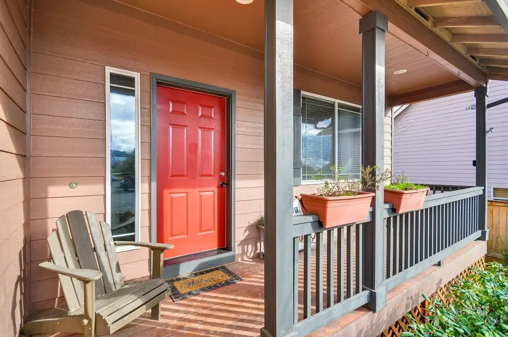 Lovely Dundee Home w/ Private Yard & Fire Pit!