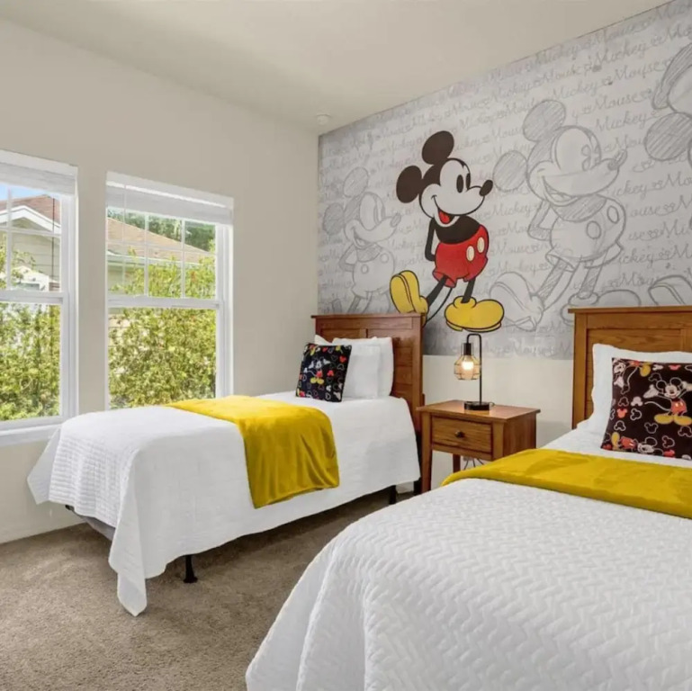 Luxury 4 BDR House Near Disney 11105