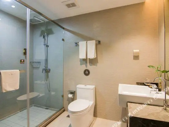 Home Inn Plus (Shaoxing East Railway Station Fengshan South Station)