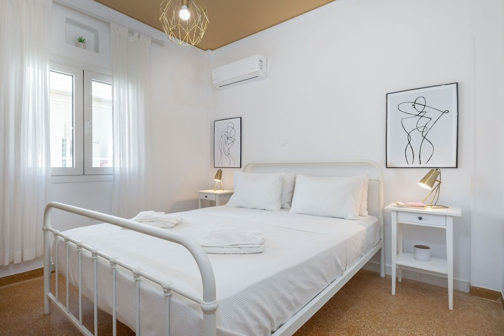 Breeze One Bedroom Apartment by BluPine