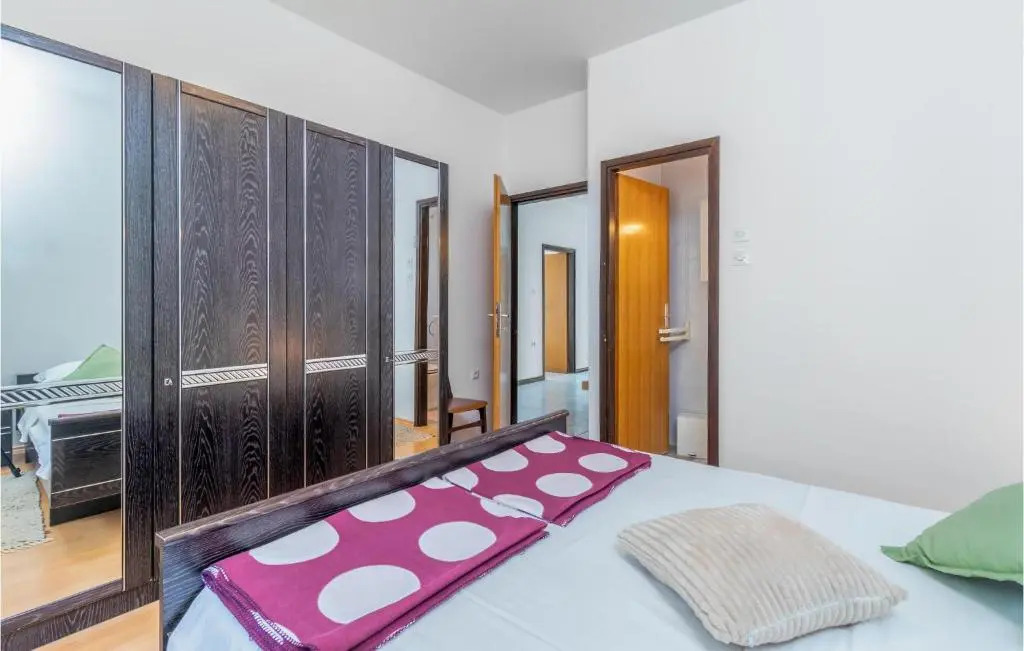 Amazing Apartment in Novi Vinodolski With Wifi and 3 Bedrooms