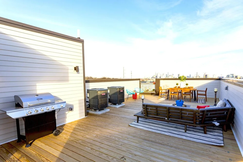 Ech2 - Perfect Palace in City Heights With Rooftop Terrace and Tons of Space!
