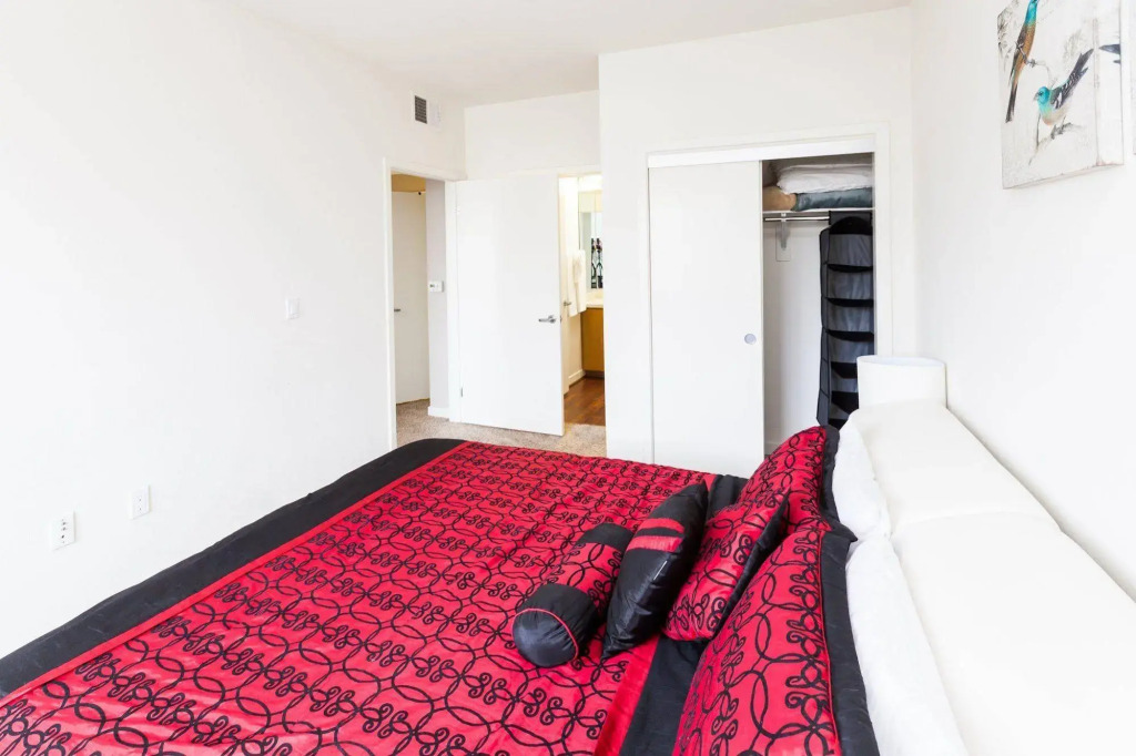 Heaven on Hollywood Furnished Apts - Vine