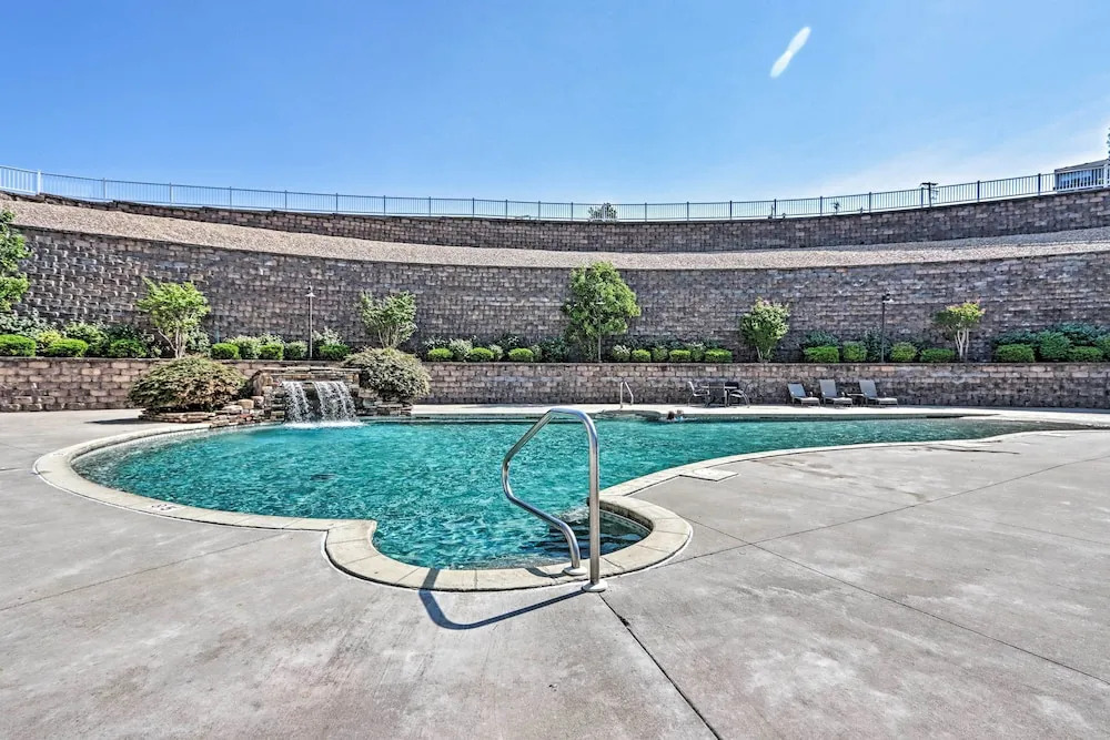 Osage Beach Condo Near Hiking & Shopping!