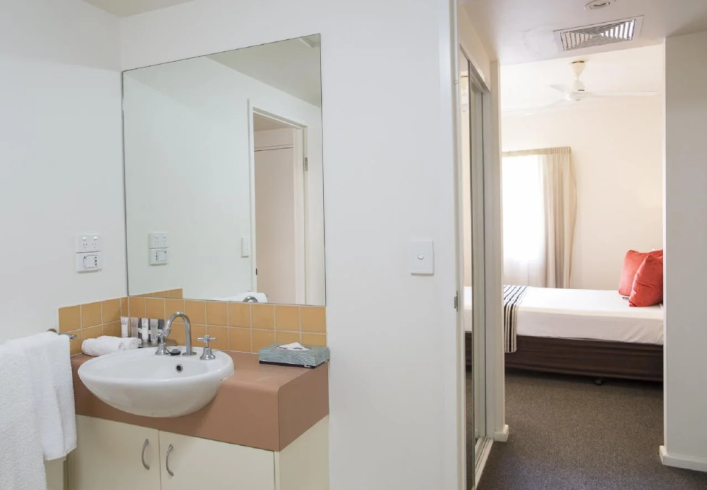 Metro Advance Apartments & Hotel