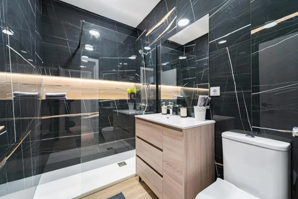 EdSam Madrid Apartments Black