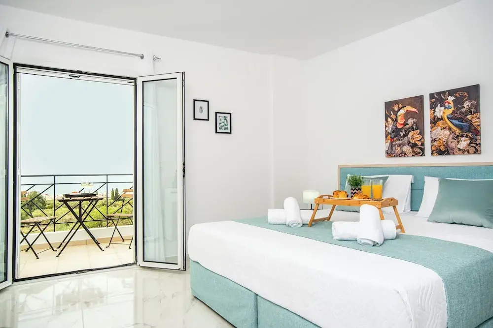 Athinais Suites