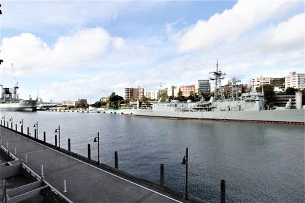 Waterfront Apt. on Sydney Harbour H390