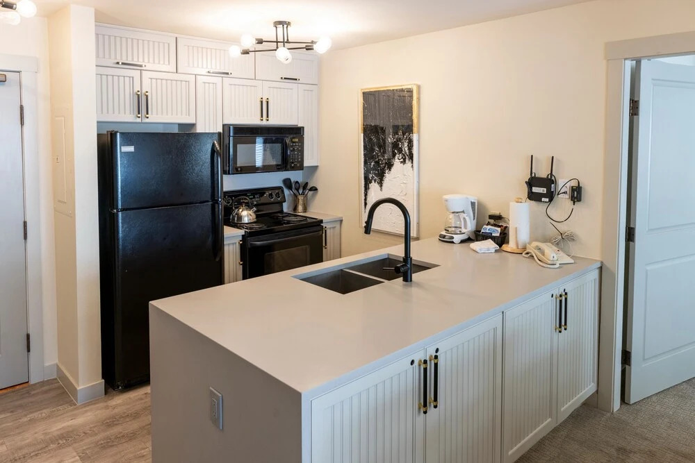 2204 - Two Bedroom Deluxe Eagle Springs East 2 Condo by RedAwning
