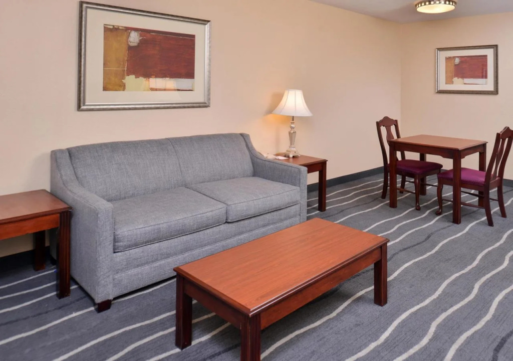 Red Roof Inn & Suites Irving - DFW Airport South