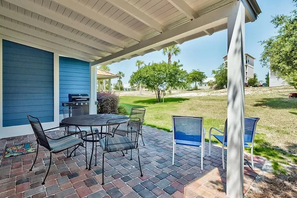 LIVIN THE DREAM 4 Bedroom Holiday Home by Five Star Properties