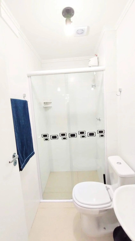Apto Centro Ubatuba com Varanda Gourmet, Suíte e Piscina