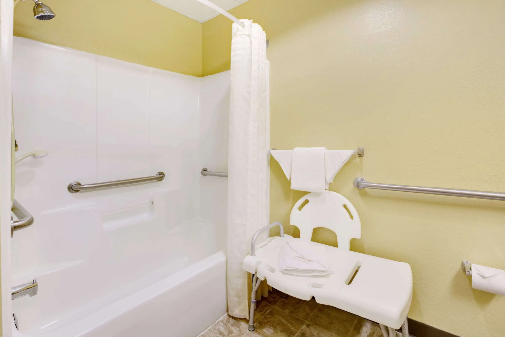 Super 8 by Wyndham Salisbury