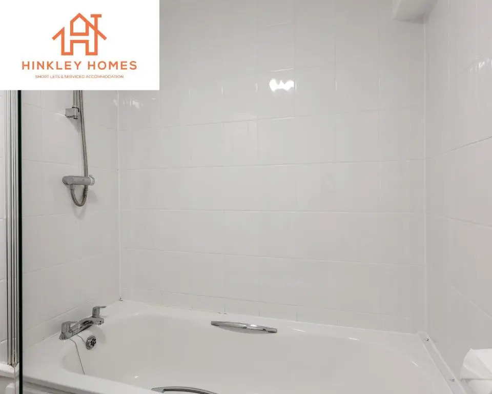 5 Beds - Free Gated Parking - City Centre - By Hinkley Homes Short Lets & Serviced Accommodation