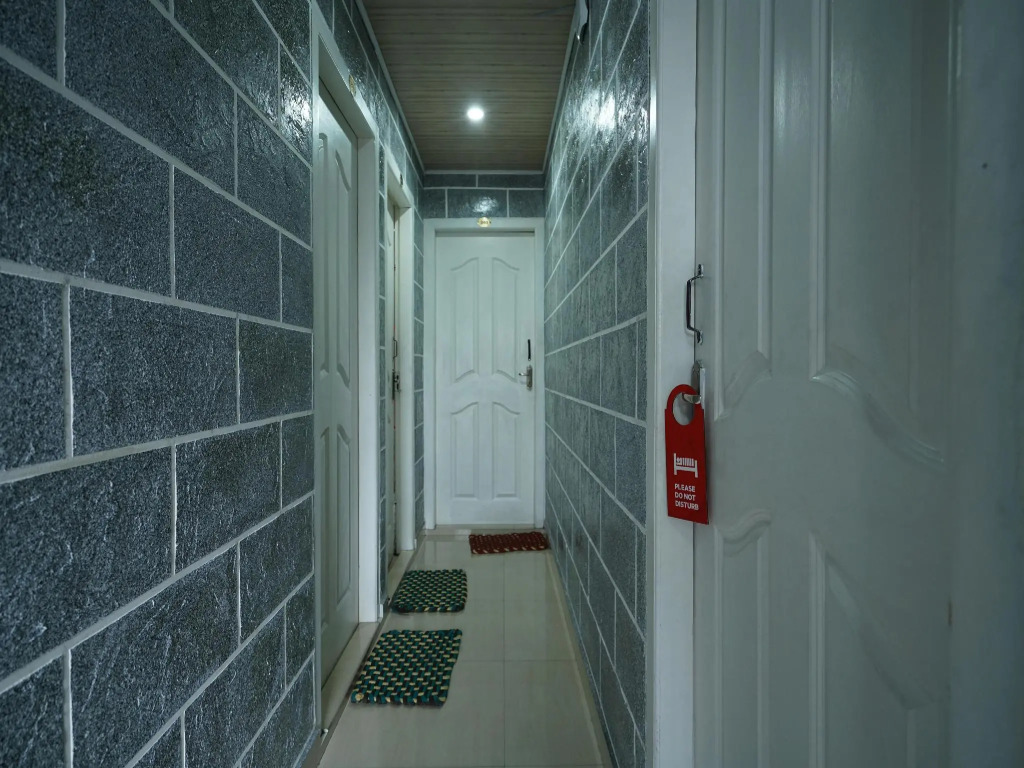 OYO 8653 Achus Inn