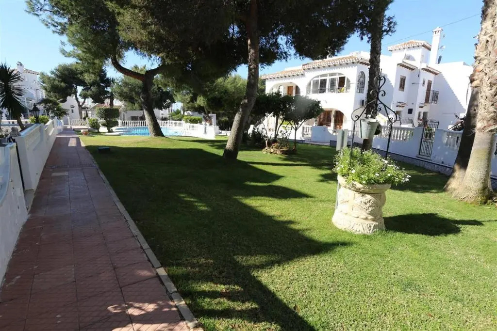 R-1935 POOL AND GARDEN