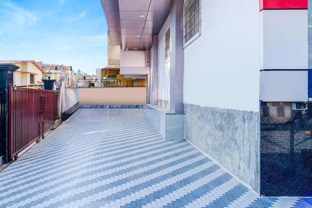 Super Townhouse Bhangagarh Bus Terminal