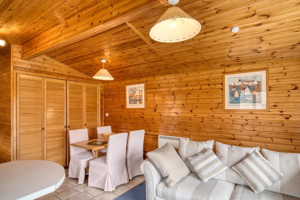 Lapwing Lodge with loch and mountain view