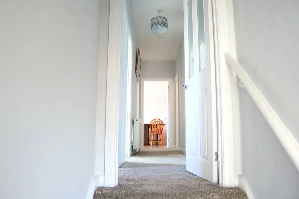 Bright 4 Bed Family Home by the Canal