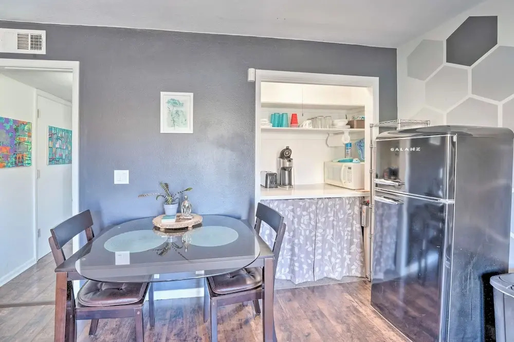 4 Mi to Beach: Lake Havasu Apartment w/ Pool!