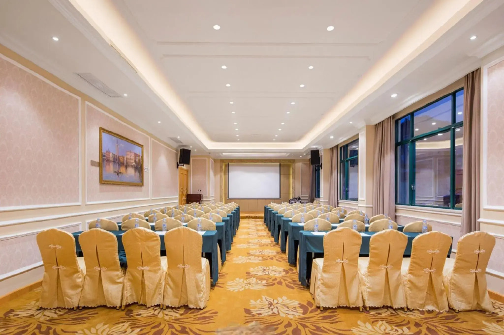 Vienna Hotel (Guangzhou Zengcheng Wanda Plaza Metro Station Branch)