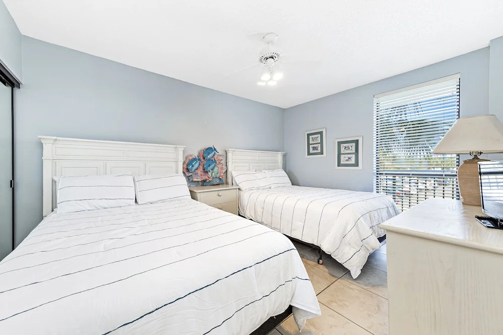 White Caps 204