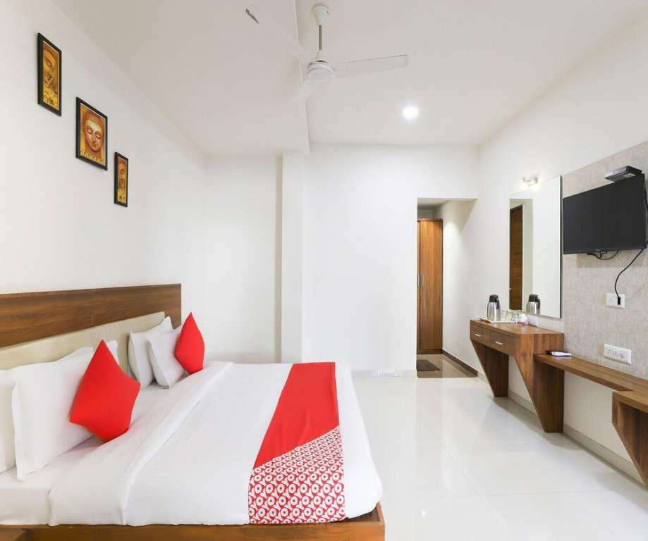 Hotel O Iskcon Temple Navasari