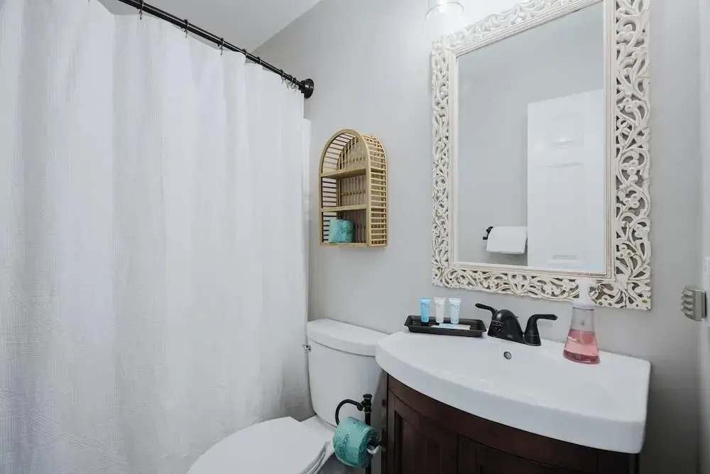 Lowcountry Lodge! In the Heart of Historic Old Town Bluffton SC