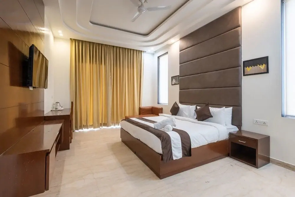 Saavi Hotel Sector- 46