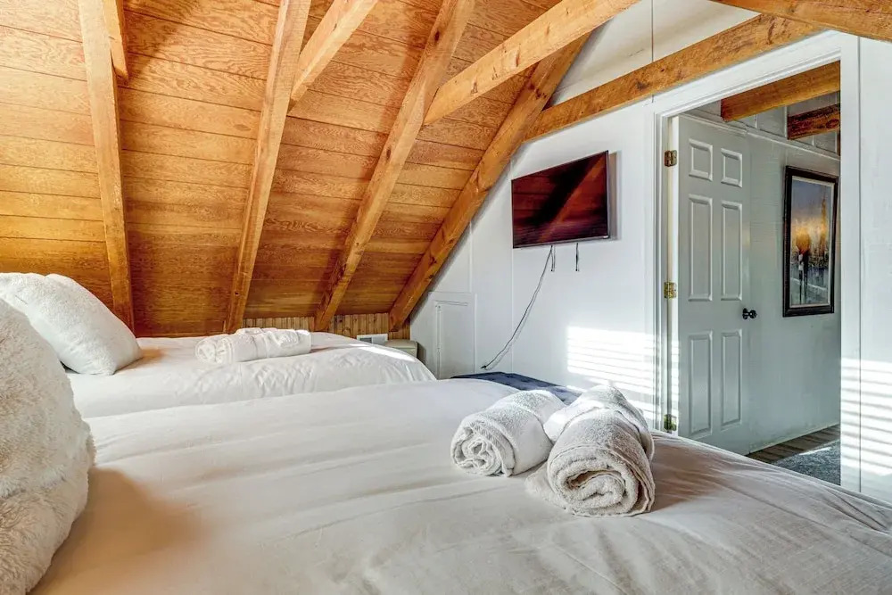 Pet-friendly Gatlinburg Cabin w/ Hot Tub!