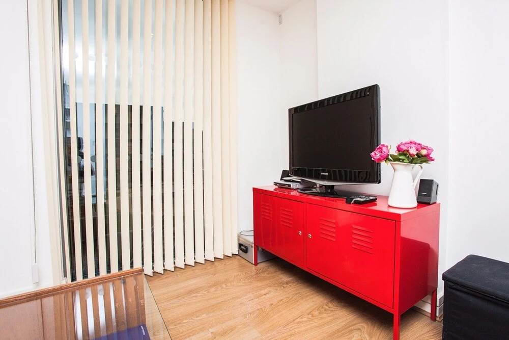 Lovely 1 Bedroom Apartment On the Canal