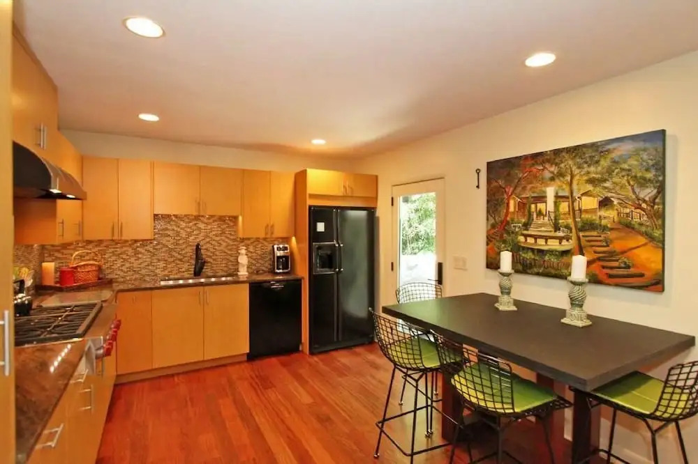 7 Edgewater Ally